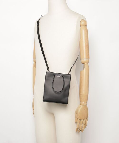 UNKNOWN PRODUCTS(アンノウンプロダクツ)の「Leather Paper Bag Small(ショルダーバッグ・レディース・ホワイト/ブラック・ONE SIZE)」の6枚目の写真