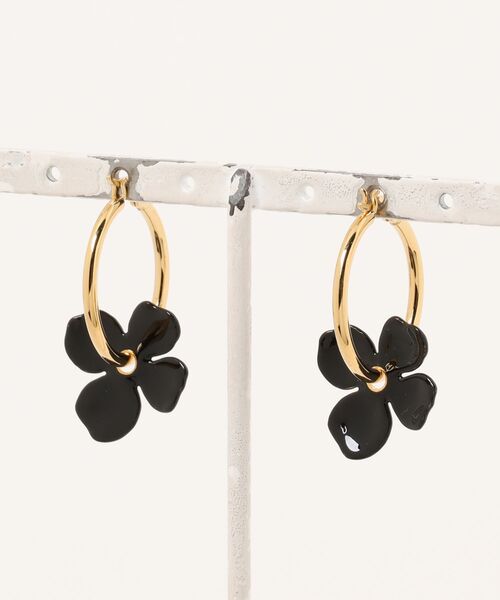 A.P.C.(アーペーセー)の「CREOLES FLEUR(ポーチ・レディース・ゴールド・ONESIZE)」の2枚目の写真