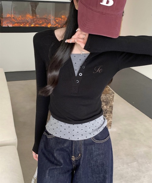 MEMECLE（メメクル）の「【 MEMECLE / メメクル 】レイヤード風 ドットスリムカットソー（Tシャツ/カットソー・レディース・ブラック/ブラウン・L/M/S）」の2枚目の写真