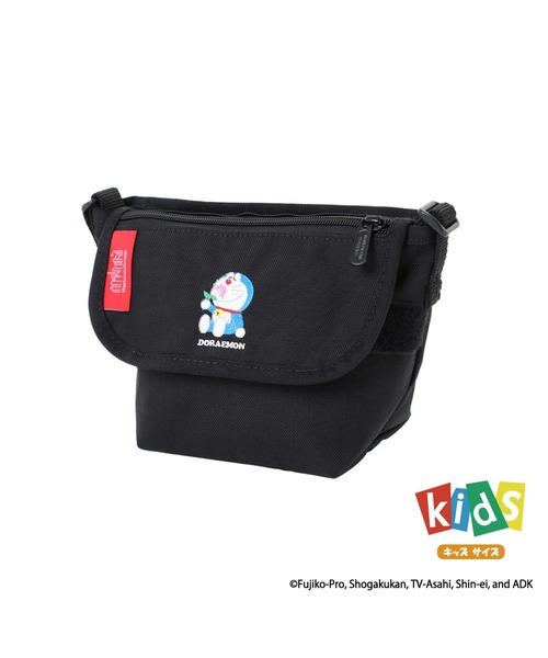 Manhattan Portage(マンハッタンポーテージ)の「MESSENGER BAG(XXXS)FLAP ZIPPER POCKET DORAEMON 25(メッセンジャーバッグ・キッズ・ブラック・X-SMALL)」の1枚目の写真