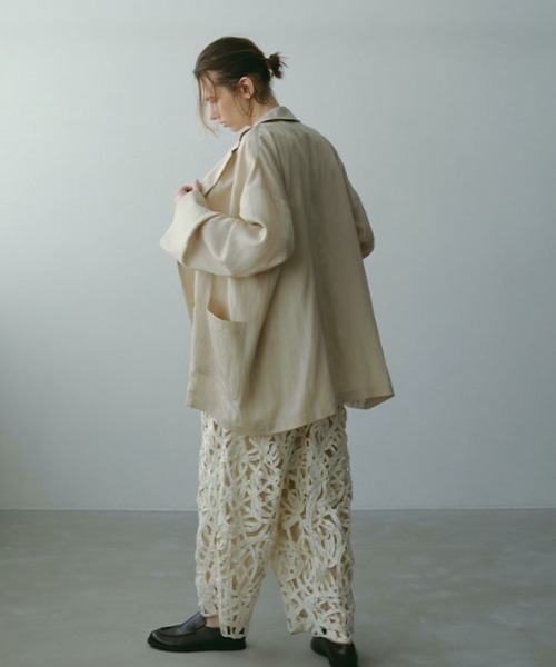 ETRE TOKYO（エトレトウキョウ）の「ダブルブレストエアリージャケット（テーラードジャケット・レディース・チャコール/ベージュ・S/M）」の5枚目の写真