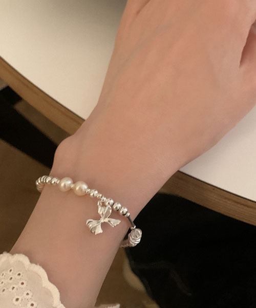TONE SELECT GOODS（トーンセレクトグッズ）の「【float】リボン パール×シルバー 2連チェーン ブレスレット（ブレスレット・レディース・シルバー系2/シルバー系1・FREE）」の4枚目の写真