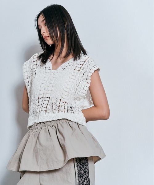 W:Huku(フーク)の「Vネック クロシェ ニット トップス / ノースリーブ フレンチスリーブ 袖なし(ニット/セーター・レディース・アイボリー/オフホワイト・FREE)」の4枚目の写真