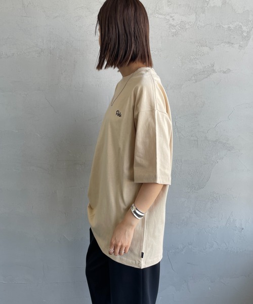 POLeR（ポーラー）の「[POLeR/ポーラー] 別注 フラワー バックプリント ショートスリーブTシャツ（Tシャツ/カットソー・レディース・ブラック/ホワイト/ベージュ・M/L）」の5枚目の写真