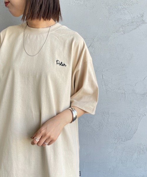 POLeR（ポーラー）の「[POLeR/ポーラー] 別注 フラワー バックプリント ショートスリーブTシャツ（Tシャツ/カットソー・レディース・ブラック/ホワイト/ベージュ・M/L）」の6枚目の写真