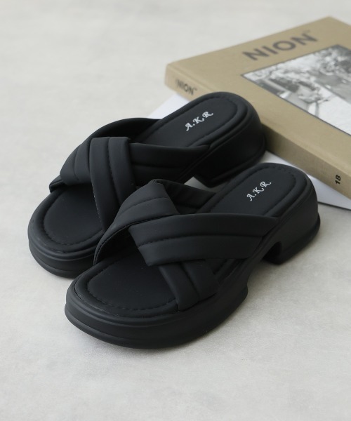 DEMETER(デメテル)の「軽量厚底 クロスデザイン パテッドサンダル(サンダル・レディース・ブラック/アイボリー・24.0cm/23.5cm/23.0cm/22.5cm/24.5cm)」の5枚目の写真