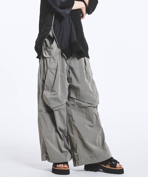 パラシュートワイドパンツ　メゾンスペシャル　グレー MAISON SPECIAL（メゾンスペシャル）の「Color Parachute Pants