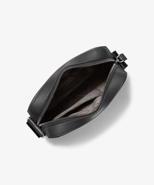 MICHAEL KORS（マイケルコース）の「COOPER エンボス ペブルレザー フライトバッグ（ショルダーバッグ・メンズ・ブラック・FREE）」の6枚目の写真