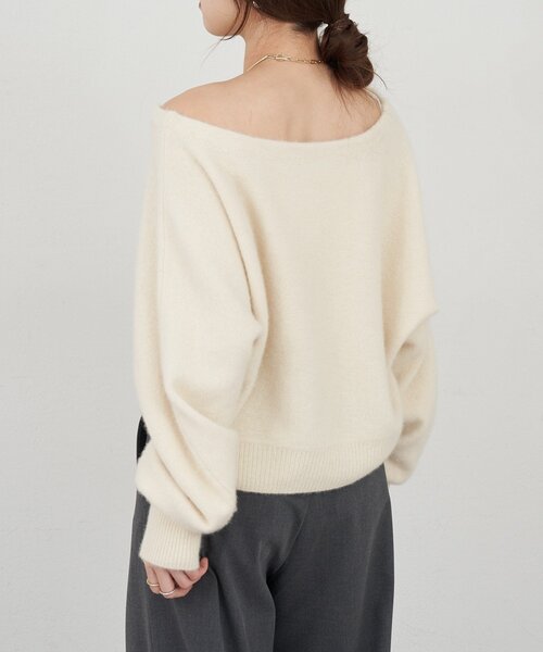 SHENERY（シーナリー）の「ファーウールオフショルニット（ニット/セーター・レディース・オフホワイト/モカ・FREE）」の5枚目の写真