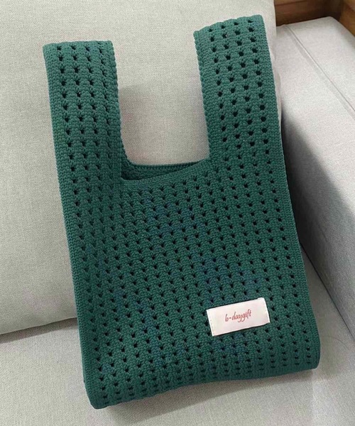 VIBGYOR（ヴィブジョー）の「urbanfemine./透かし編みミニバッグ U7190（ハンドバッグ・レディース・ブラック/ダークグリーン/ブルー/ホワイト/グリーン/レッド/パープル・FREE）」の3枚目の写真