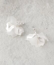 COUP DE CHANCE（クードシャンス）の「ペタルイヤリング／花びらモチーフ／大人フェミニン（イヤリング）」