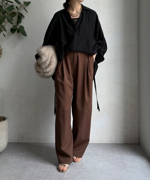 DouDou(ドゥドゥ)の「【WEB限定】サイドドロストシャツ(シャツ/ブラウス・レディース・ブラック/カーキ・FREE)」の4枚目の写真