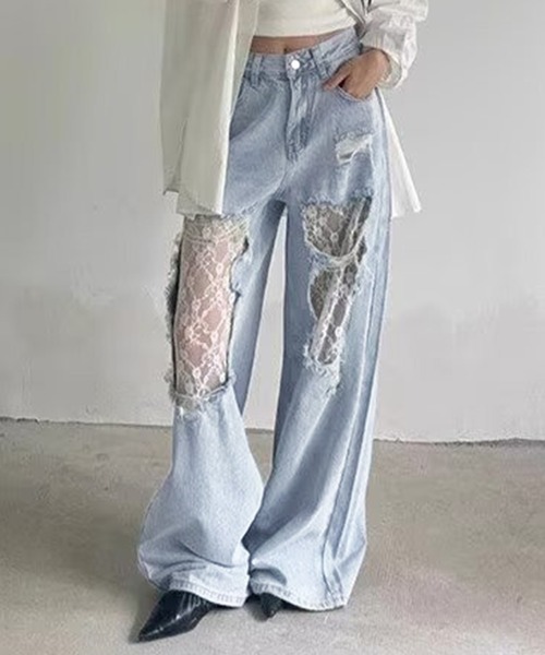 DAY CLOSET(デイ クローゼット)の「レディース レース×ダメージワイドレッグストレートデニムパンツ(デニムパンツ・レディース・ライトブルー・S/M/L/XL)」の2枚目の写真