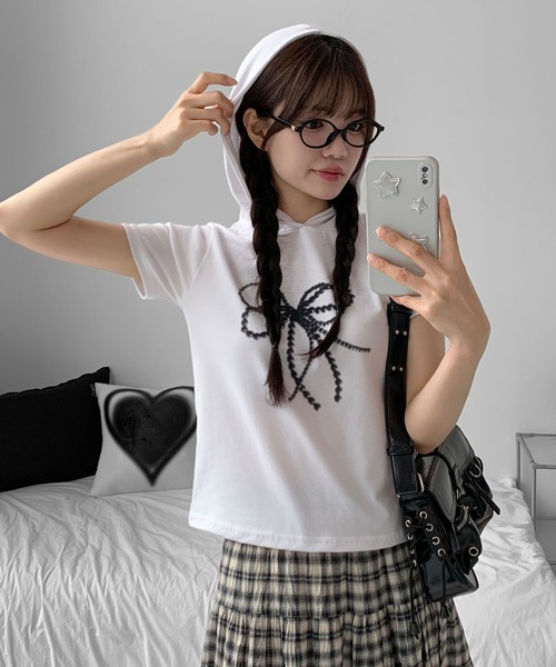 UNE MANSION(ユヌマンション)の「ラブリーリボンクロップドフード半袖Tシャツ(Tシャツ/カットソー・レディース・ブラック/カーキ/ホワイト・FREE)」の2枚目の写真