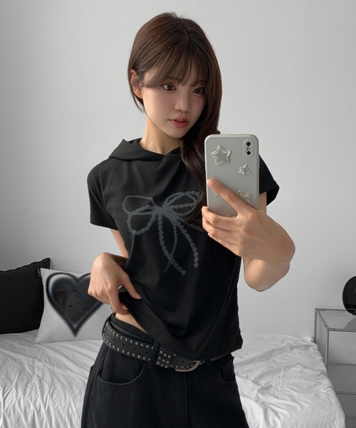 UNE MANSION(ユヌマンション)の「ラブリーリボンクロップドフード半袖Tシャツ(Tシャツ/カットソー・レディース・ブラック/カーキ/ホワイト・FREE)」の1枚目の写真