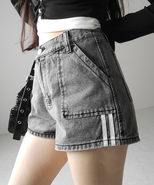 me+em select(ミームセレクト)の「※※【 2color 】サイドラインハイウエストデニムショートパンツ / sideline highwaist denim short pants(デニムパンツ・レディース・ブラック/グレー・SMALL/MEDIUM/LARGE)」の2枚目の写真