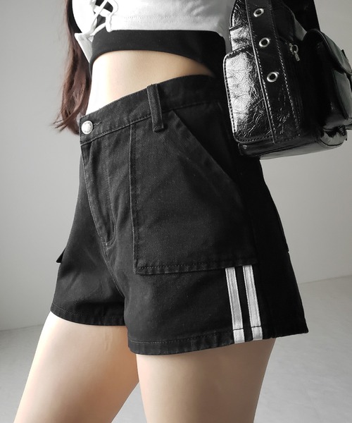 me+em select(ミームセレクト)の「※※【 2color 】サイドラインハイウエストデニムショートパンツ / sideline highwaist denim short pants(デニムパンツ・レディース・ブラック/グレー・SMALL/MEDIUM/LARGE)」の4枚目の写真