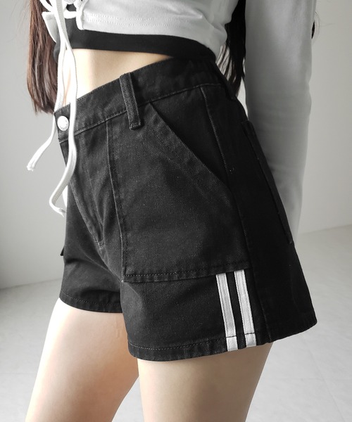 me+em select(ミームセレクト)の「※※【 2color 】サイドラインハイウエストデニムショートパンツ / sideline highwaist denim short pants(デニムパンツ・レディース・ブラック/グレー・SMALL/MEDIUM/LARGE)」の12枚目の写真