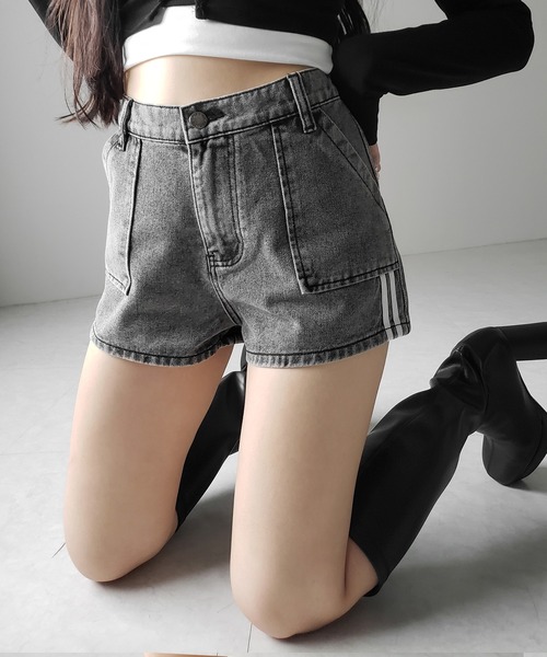 me+em select(ミームセレクト)の「※※【 2color 】サイドラインハイウエストデニムショートパンツ / sideline highwaist denim short pants(デニムパンツ・レディース・ブラック/グレー・SMALL/MEDIUM/LARGE)」の19枚目の写真