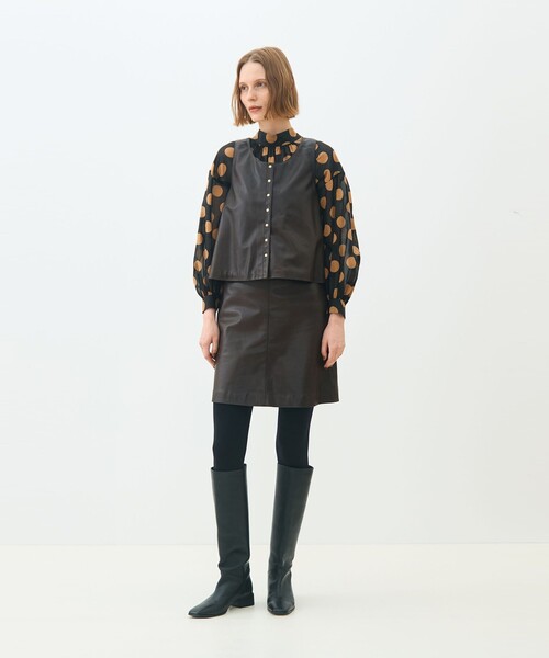 TOMORROWLAND collection（トゥモローランドコレクション）の「ベジタブルレザー フロンタブルジレ（ベスト・レディース・ダークブラウン/レッド・36）」の3枚目の写真