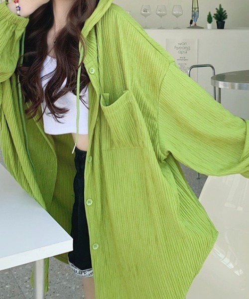cammie(キャミー)の「フード付きビッグシルエットリブシャツトップス(シャツ/ブラウス・レディース・アイボリー/ライム・LARGE/MEDIUM)」の8枚目の写真