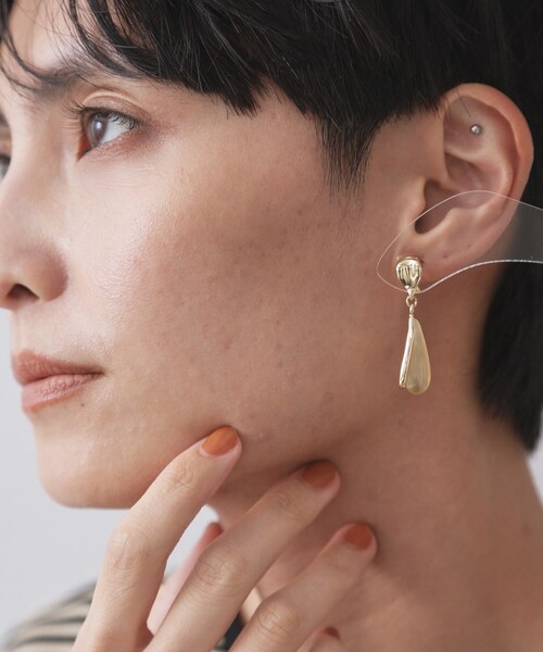 OPAQUE.CLIP（オペークドットクリップ）の「カラーしずくイヤリング（イヤリング・レディース・シルバー/ゴールド・00）」の7枚目の写真