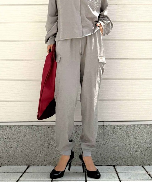 Q(キュー)の「ピーチジョガーパンツ(その他パンツ・レディース・ベビーピンク/グレー・MEDIUM)」の1枚目の写真