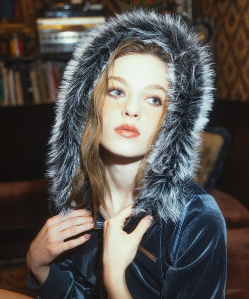 SPIRALGIRL（スパイラルガール）の「ベロアファーフーディー（パーカー・レディース・ブルー/ブラック/ベージュ・FREE）」の10枚目の写真