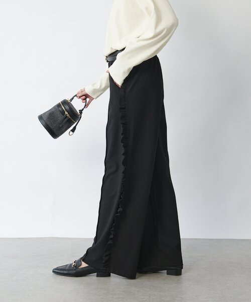 un dix cors(アンディコール)の「《コーデのアクセントに◎》カットジョーゼットサイドフリルパンツ(スウェットパンツ・レディース・ブラック/グレー・FREE)」の5枚目の写真