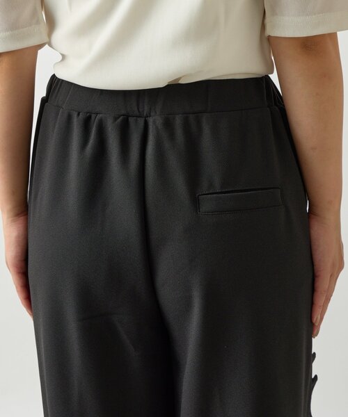 un dix cors(アンディコール)の「《コーデのアクセントに◎》カットジョーゼットサイドフリルパンツ(スウェットパンツ・レディース・ブラック/グレー・FREE)」の16枚目の写真