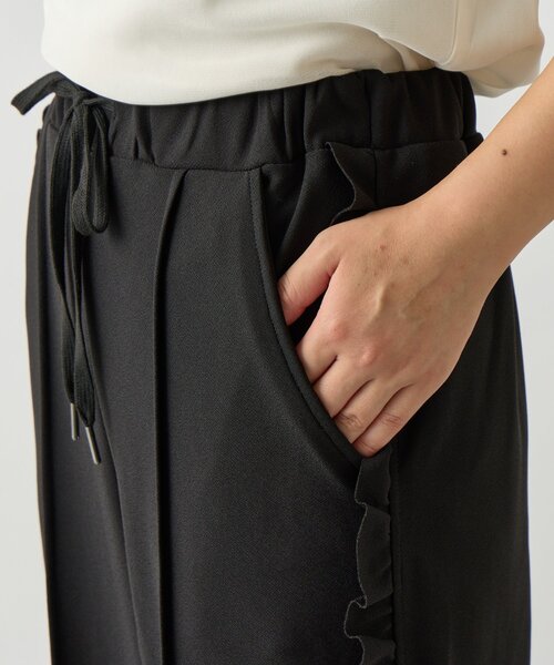 un dix cors(アンディコール)の「《コーデのアクセントに◎》カットジョーゼットサイドフリルパンツ(スウェットパンツ・レディース・ブラック/グレー・FREE)」の17枚目の写真