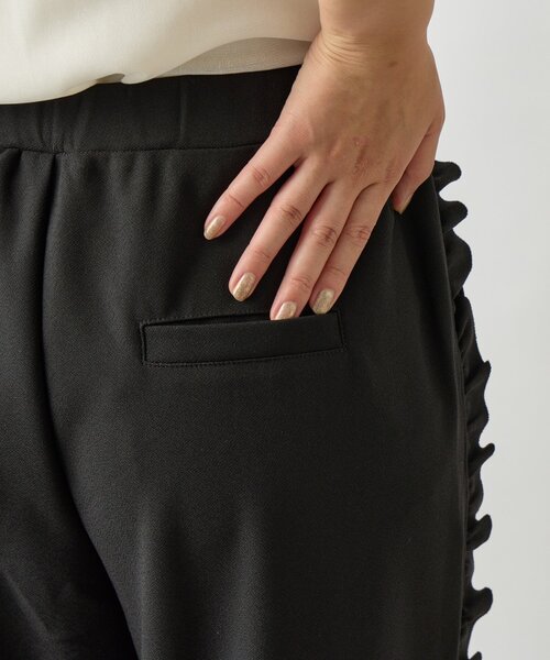 un dix cors(アンディコール)の「《コーデのアクセントに◎》カットジョーゼットサイドフリルパンツ(スウェットパンツ・レディース・ブラック/グレー・FREE)」の18枚目の写真