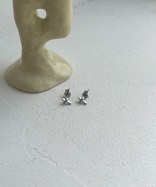 4INT.(フォイント)の「ミニマル クロスモチーフ ミニ ピアス / サージカルステンレス316L (金属アレルギー対応)(ピアス(両耳用)・レディース・シルバー・FREE)」の2枚目の写真