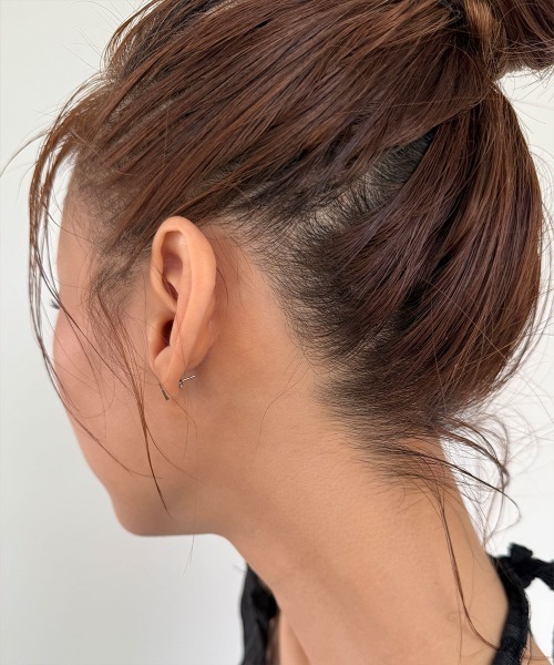 4INT.(フォイント)の「ミニマル クロスモチーフ ミニ ピアス / サージカルステンレス316L (金属アレルギー対応)(ピアス(両耳用)・レディース・シルバー・FREE)」の8枚目の写真