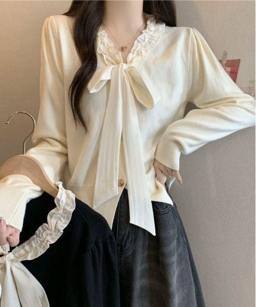 Mejoul(メジュール)の「フリルネックリボンニットトップス(ニット/セーター・レディース・アイボリー/ブラック/ワイン・F)」の7枚目の写真