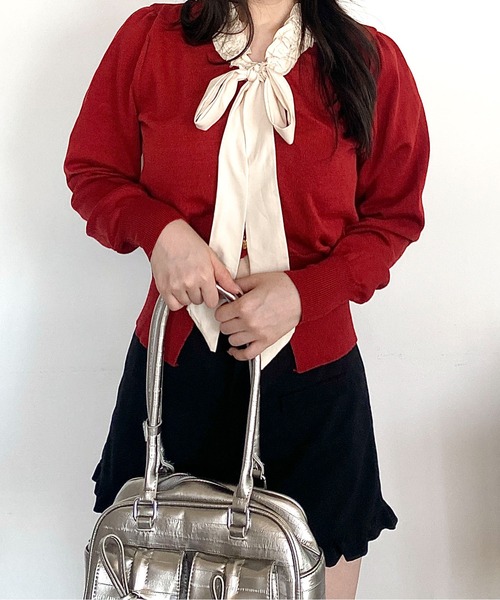 Mejoul(メジュール)の「フリルネックリボンニットトップス(ニット/セーター・レディース・アイボリー/ブラック/ワイン・F)」の18枚目の写真