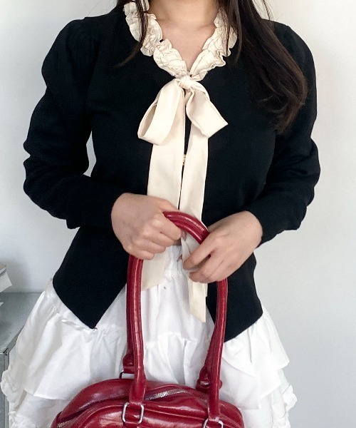 Mejoul(メジュール)の「フリルネックリボンニットトップス(ニット/セーター・レディース・アイボリー/ブラック/ワイン・F)」の15枚目の写真