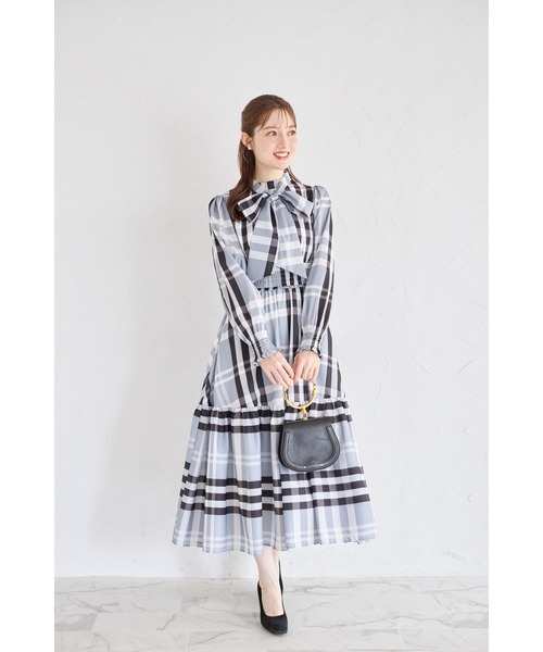 tocco closet(トッコ クローゼット)の「ビックボウタイリボン付きチェック柄シャーリングワンピース(ワンピース・レディース・グレー/ベージュ・M)」の11枚目の写真