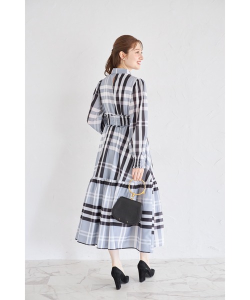 tocco closet(トッコ クローゼット)の「ビックボウタイリボン付きチェック柄シャーリングワンピース(ワンピース・レディース・グレー/ベージュ・M)」の9枚目の写真