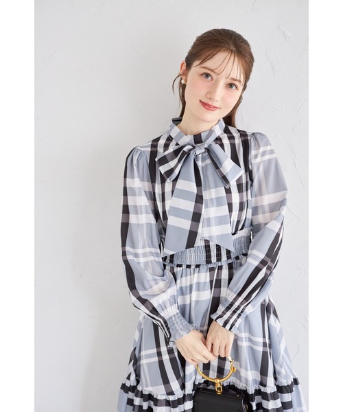 tocco closet(トッコ クローゼット)の「ビックボウタイリボン付きチェック柄シャーリングワンピース(ワンピース・レディース・グレー/ベージュ・M)」の7枚目の写真