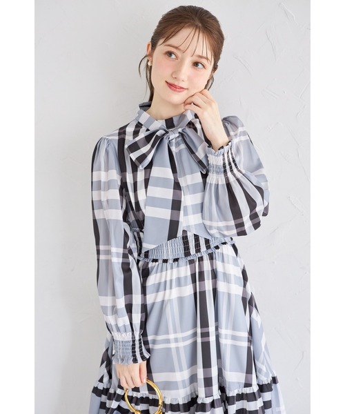 tocco closet(トッコ クローゼット)の「ビックボウタイリボン付きチェック柄シャーリングワンピース(ワンピース・レディース・グレー/ベージュ・M)」の8枚目の写真