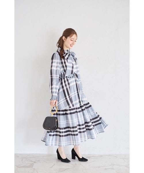 tocco closet(トッコ クローゼット)の「ビックボウタイリボン付きチェック柄シャーリングワンピース(ワンピース・レディース・グレー/ベージュ・M)」の10枚目の写真