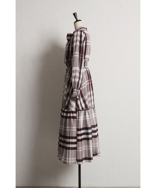 tocco closet(トッコ クローゼット)の「ビックボウタイリボン付きチェック柄シャーリングワンピース(ワンピース・レディース・グレー/ベージュ・M)」の22枚目の写真