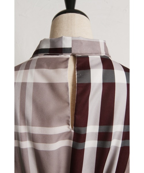 tocco closet(トッコ クローゼット)の「ビックボウタイリボン付きチェック柄シャーリングワンピース(ワンピース・レディース・グレー/ベージュ・M)」の19枚目の写真