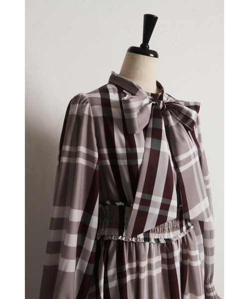 ビックボウタイリボン付きチェック柄シャーリングワンピース