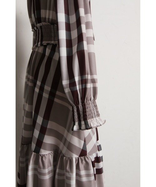 tocco closet(トッコ クローゼット)の「ビックボウタイリボン付きチェック柄シャーリングワンピース(ワンピース・レディース・グレー/ベージュ・M)」の13枚目の写真