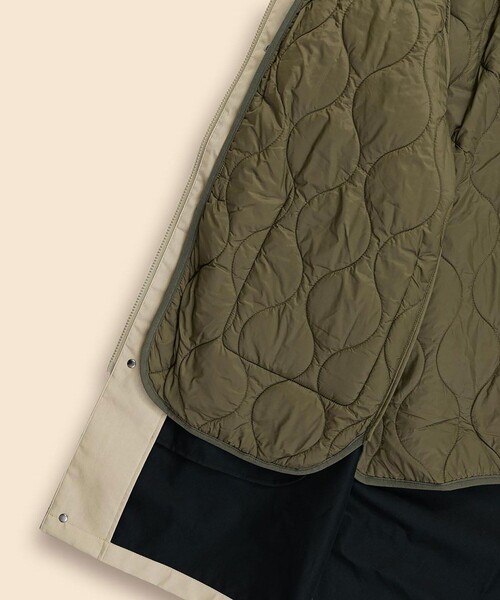 BROOKS BROTHERS（ブルックスブラザーズ）の「コットン／ナイロン　キルティングライナー　３Wayロングフーデッドコート（その他アウター・メンズ・ベージュ・LARGE/MEDIUM/SMALL/X-LARGE）」の7枚目の写真