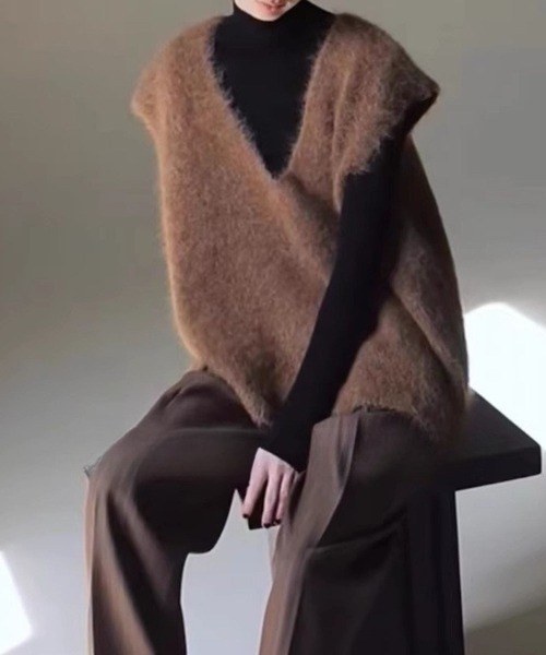SPIGA(スピーガ)の「深Vシャギーセミロングニットベスト(ベスト・レディース・ブラウン/レッド/グレー・SMALL/MEDIUM)」の5枚目の写真