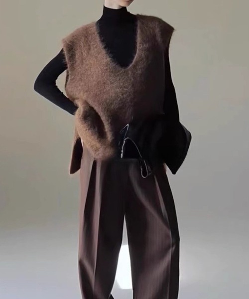 SPIGA(スピーガ)の「深Vシャギーセミロングニットベスト(ベスト・レディース・ブラウン/レッド/グレー・SMALL/MEDIUM)」の4枚目の写真