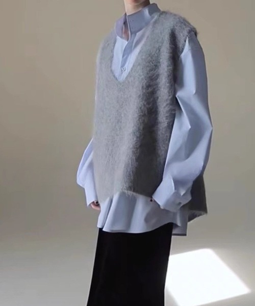 SPIGA(スピーガ)の「深Vシャギーセミロングニットベスト(ベスト・レディース・ブラウン/レッド/グレー・SMALL/MEDIUM)」の7枚目の写真